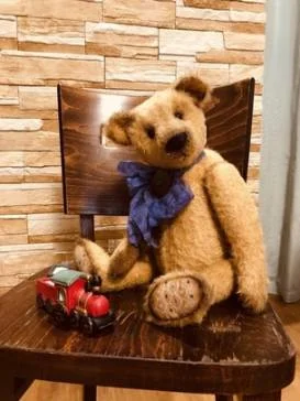 Bear sitting table